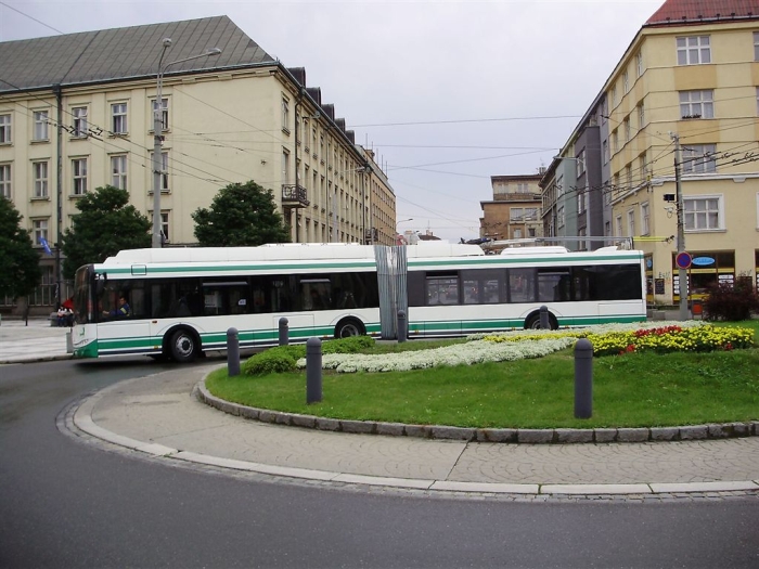 Erste Probefahrten mit Hilfsaggregat des ersten Eberswalder Solaris-Gelenkobusses (E 1) in Ostrava/CZ